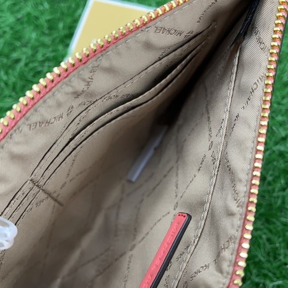 Michael Kors Jet Set Travel XL Zip Clutch Wristlet - Picture 8 of 16